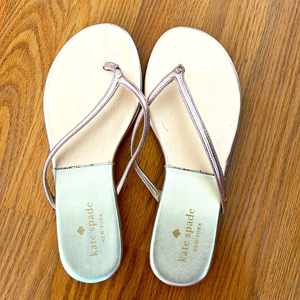 Kate Spade thong “Havana” sandals women’s size 7, in metallic rose gold